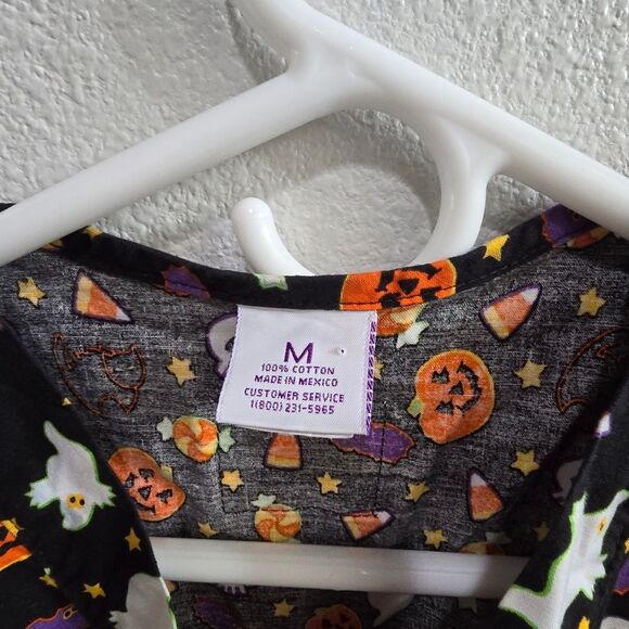 SCRUBS Halloween scrub top pumpkins ghost size medium - Picture 3 of 3